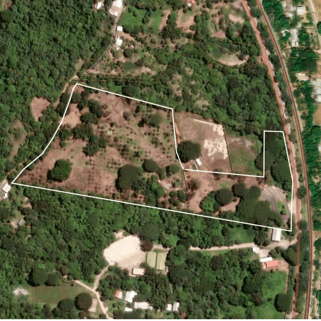 Terreno industrial sobre carretera al Aeropuerto de Comalapa